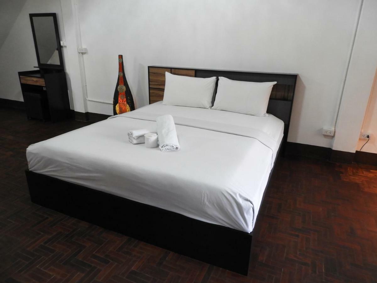 P'Lyn House Hotel Chiang Mai Exterior photo